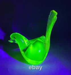 1950s Vintage Italian Murano Vaseline Uranium Glass Green Bird Dove Figurine