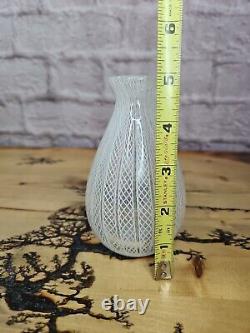 MCM White Swirled/Lattice Venetian Vase Vintage Murano Glass Italy 70s