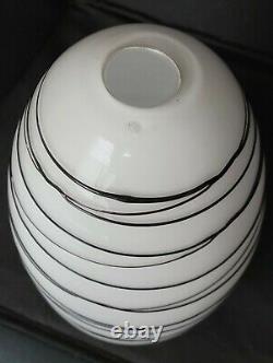 VTG 1970s Rare Carlo Nason Murano White Glass Oval 9½ Vase withBlack Glass Thread