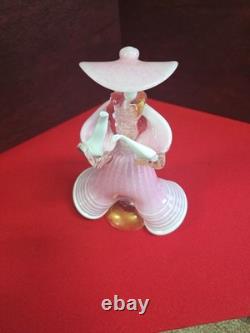 Vintage Murano Glass Figurine Of a Lady Wearing a Wide-Brimmed Hat In Pink